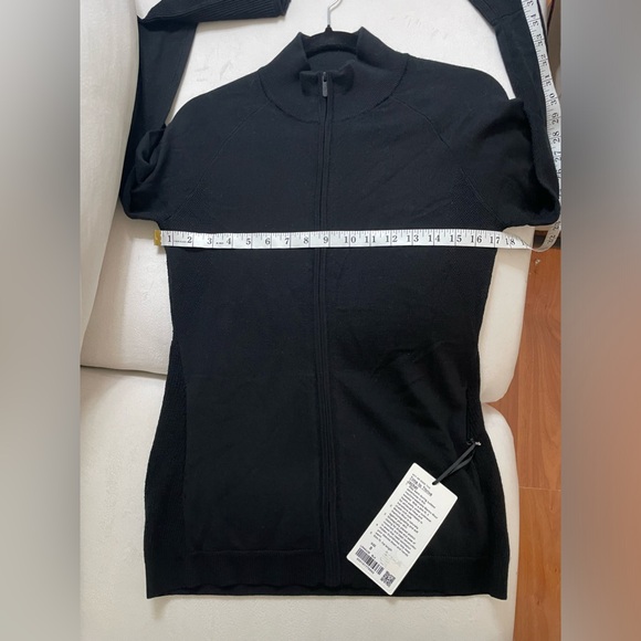 NWT Lululemon Time To Thrive Sweater Jacket in Black Size 8 - Picture 7 of 15